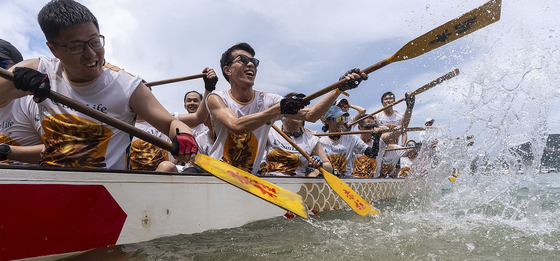 Los competidores participan en la carrera anual de botes dragón para celebrar el festival Tuen Ng en Hong Kong, el lunes 10 de junio de 2024. (Foto AP/Chan Long Hei) Los competidores participan en la carrera anual de botes dragón para celebrar el festival Tuen Ng en Hong Kong, el lunes 10 de junio de 2024. (Foto AP/Chan Long Hei)