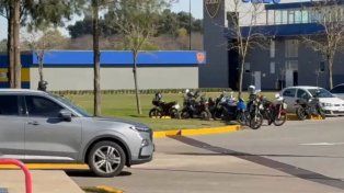 La llegada de Miguel Ángel Russo en su camioneta al Boca Predio en Ezeiza.