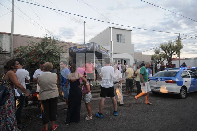 Más de cien personas se manifestaron frente a una empresa de turismo por presuntos incumplimientos