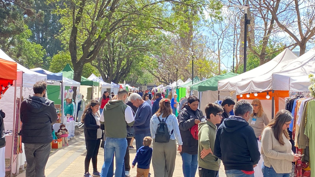 Multitudinaria presencia de visitantes en el evento Paseo de la Ciudad de Venado Tuerto.