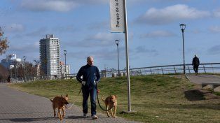 El tiempo en Rosario: se debilita el viento y de a poco sube la temperatura