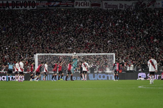 Newells, con protagonismo y enjundia, se llevó un gran punto de su visita a River