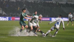 Sarmiento y Central bajo el agua en Junín. El partido se suspendió y quedó pendiente el segundo tiempo.