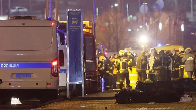 Kremlin dijo que hay 11 detenidos por el atentado en Crocus City Hall en Moscú. Hay más 140 heridos. ISIS se atribuyó el atentado pero Rusia apunta a Ucrania.
