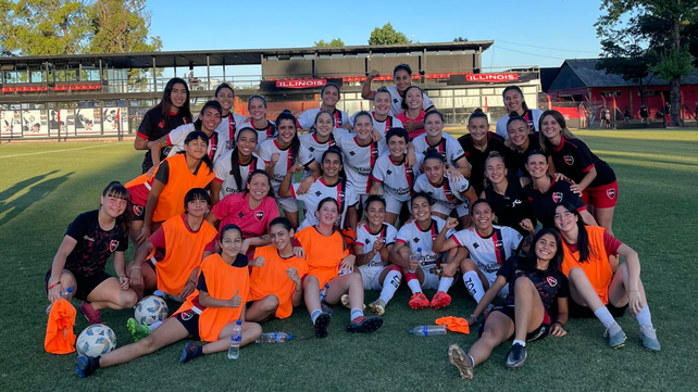 El plantel de Newells que cerró la temporada de local con una importante victoria.
