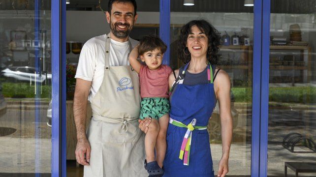 Cristián Jerez y Sol Pipkin se lanzaron de lleno a fabricar panes orgánicos.