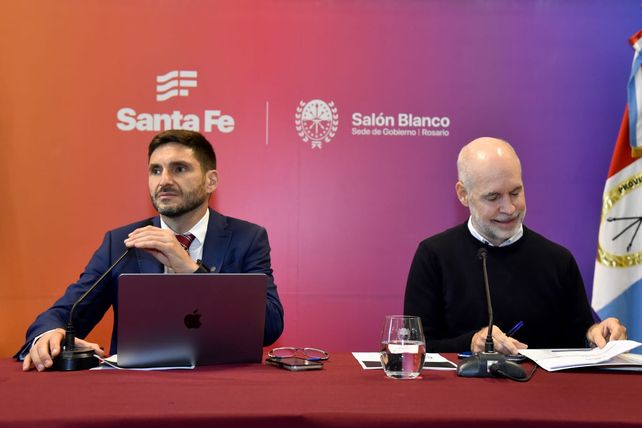 El jefe de la Casa Gris y el exalcalde porteño encabezaron la reunión del gabinete santafesino.