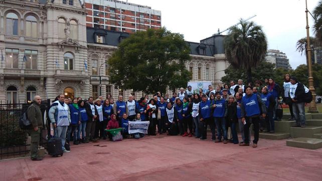 Los docentes se manifestaron esta tarde frente al Ministerio de Educación de la Nación. (Foto: Conadu)