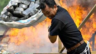 La policía indonesia intoxicó a todo un pueblo al quemar 500 kilos de marihuana