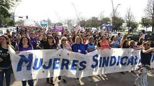 Las mujeres y disidencias inundaron las calles de la costa central para volver a gritar Ni una menos.