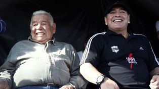Les pido a todos los argentinos que recen por mi viejo, pidió Maradona