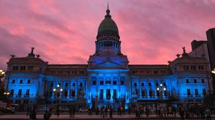 El Congreso, iluminado de azul por el Día Nacional de las Personas Sordas