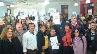 Qüesta y Leone entregaron 80 escrituras a familias de Santo Tomé