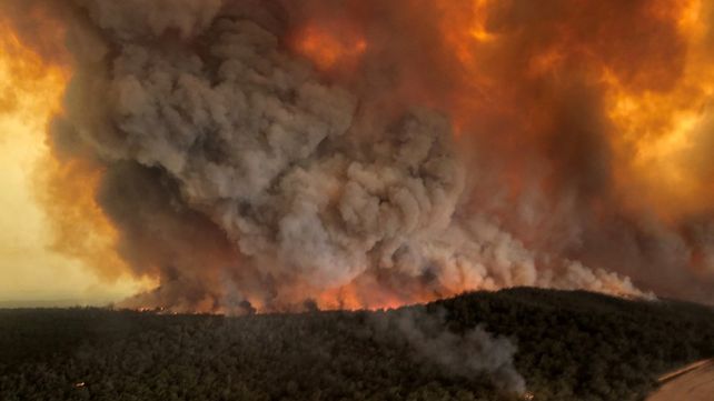 Australia sigue ardiendo: ya hay 23 muertos y 6 millones de hectáreas quemadas