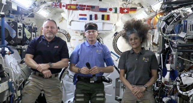 Butch Wilmore (izq.) y Suni Williams (der.) regresarían a la Tierra antes de fin de mes.