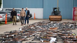 El operativo en Alvear donde se destruyeron casi 800 réplicas de armas de fuego y casi 200 armas blancas, que estaba incautadas en comisarías de Rosario.
