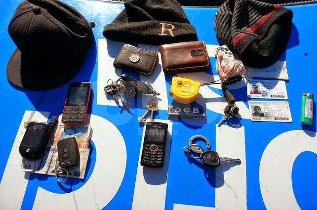 Drogas, armas, balas y tres arrestados en Santo Tomé