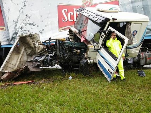 Impresionante accidente en la autopista Santa Fe - Rosario a la altura de La Tatenguita