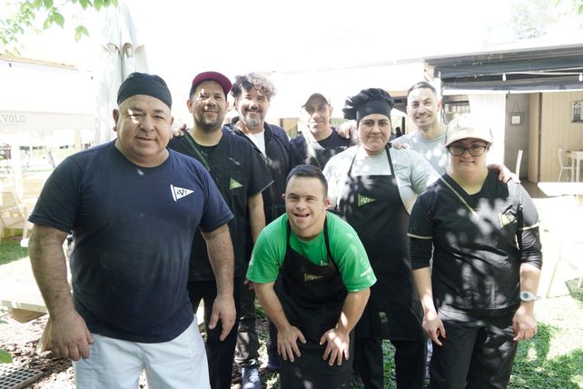 El equipo del bar, que es clave en todo este proyecto, da las capacitaciones mensuales. 
