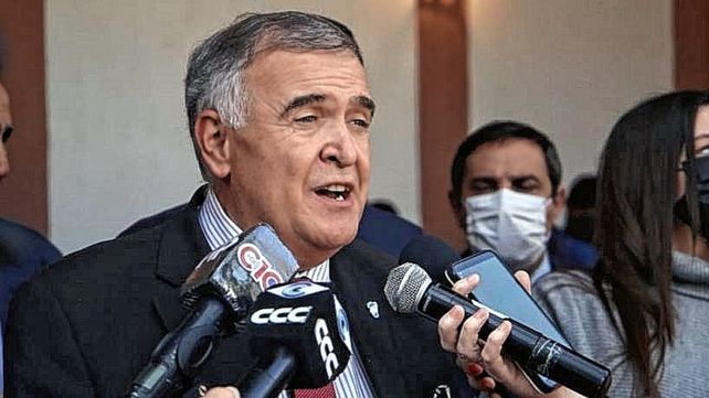 Neumonía bilateral: según el gobernador de Tucumán