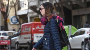El tiempo en Rosario: afloja el viento pero el sol no quiere aparecer
