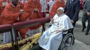 El papa Francisco se apareció de sorpresa este Domingo de Ramos en la plaza San Pedro en el Vaticano&nbsp;