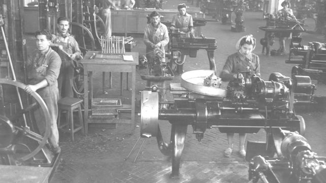 Vista de los talleres de la Fábrica de Armas Domingo Matheu cuando ya estaban organizados en julio de 1947.  