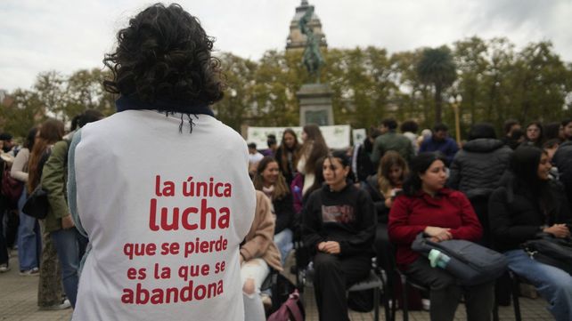 Los docentes de la UNR reclaman una urgente recomposición salarial.