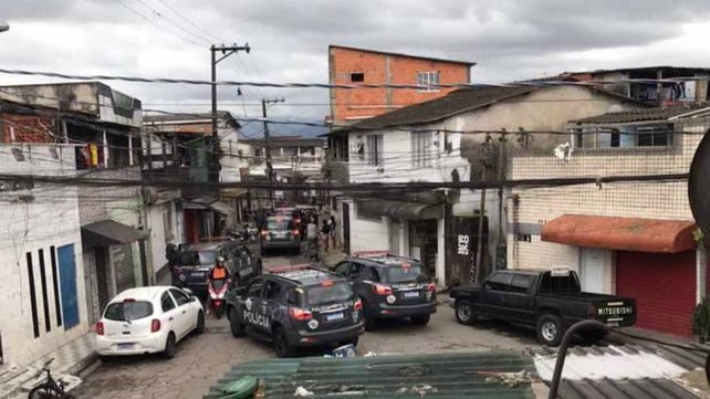 Reportaron 14 civiles muertos en operativos policiales en favelas de San Pablo