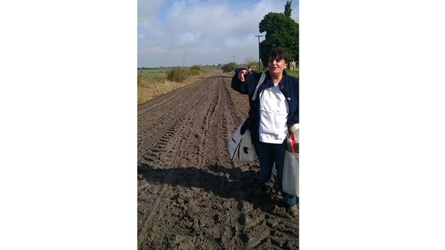 Docentes entrerrianas caminan 15 kilómetros descalzas para dar clases