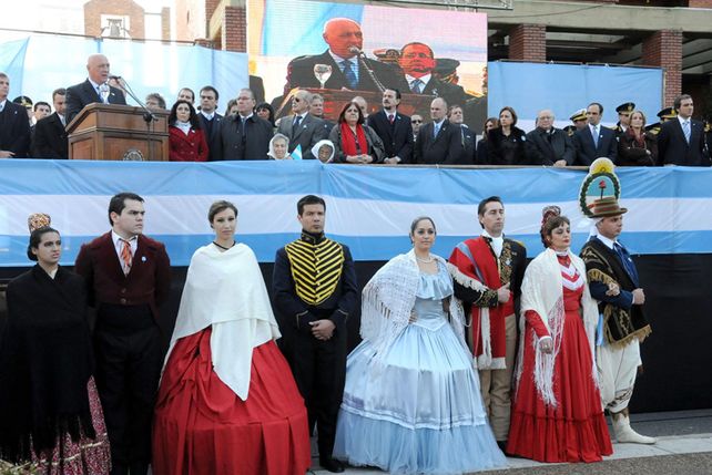El gobernador durante el discurso que pronunció el año pasado al celebrarse un nuevo aniversario de la Revolución de Mayo.