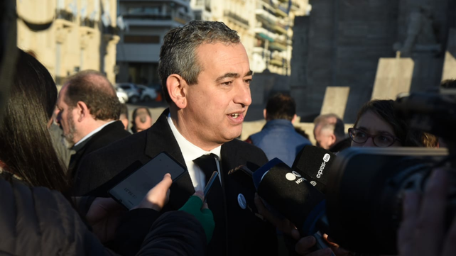 El intendente Pablo Javkin presidió el acto por el 170º aniversario de la declaración de Rosario como ciudad que se llevó a cabo este viernes en el Monumento a la Bandera. 