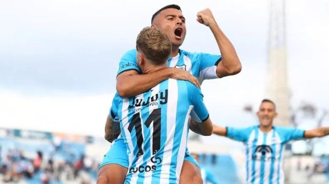 El líder Gimnasia (J) venció a Chicago y le sacó 14 puntos a Colón