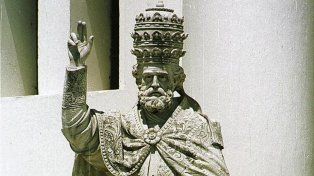 Monumento a San Pedro en la Catedral de Paraná
