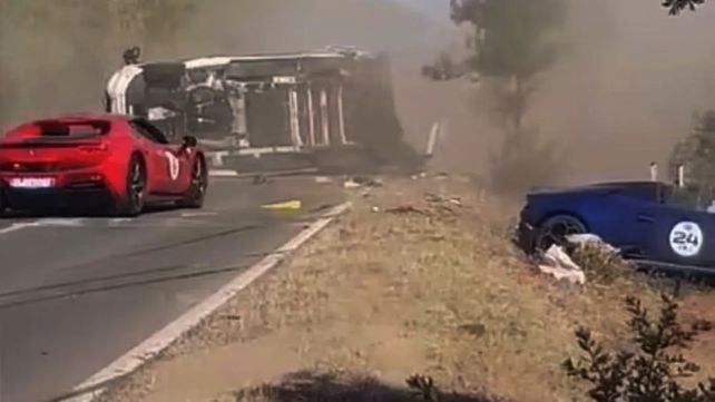 El choque protagonizado por dos autos de alta gama Ferrari y Lamborgini y una casa rodante se registró en la isla de Cerdeña