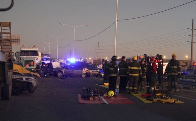 El múltiple choque de este jueves dejó como saldo dos personas fallecida y seis heridas.&nbsp;
