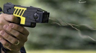 Licitan las primeras taser para la Policía de Santa Fe: en qué situaciones se podrán utilizar