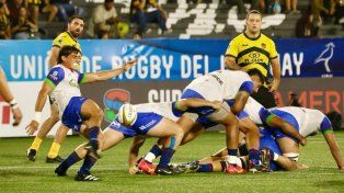 El medio scrum santafesino Juan Cruz Strada fue el autor de un try ante los uruguayos.