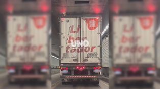 Chispazos dentro del Túnel Subfluvial: sancionarán a la empresa del camión que rozó el techo en plena marcha