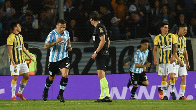 Central se durmió en el segundo tiempo y Racing se aprovecho de ello para darle vuelta el partido.
