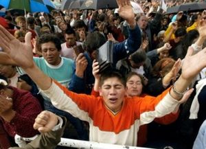 Más argentinos que se relacionan con Dios por su cuenta