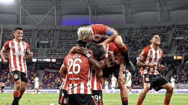 Estudiantes goleó a Vélez y obtuvo el Trofeo de Campeones.