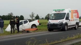 Accidente fatal en la autopista Rosario-Córdoba: murió un hombre tras chocar una camioneta con un camión. Foto: Rosario 3
