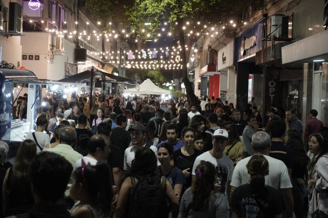 Una multitud. Algunas personas dijeron que fue la edición más concurrida del año.