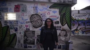 La escritora presenta un libro para mujeres futbolistas.