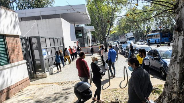 Al límite: el Carrasco recibe 200 consultas por coronavirus y el Sáenz Peña está saturado