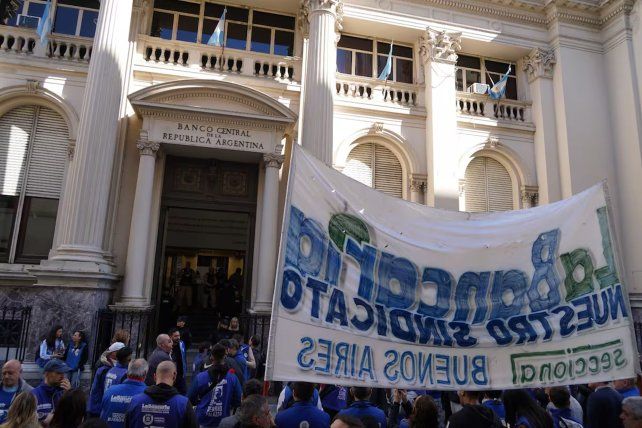 Los bancarios suman otro aumento y el salario inicial se va a $2,3 millones
