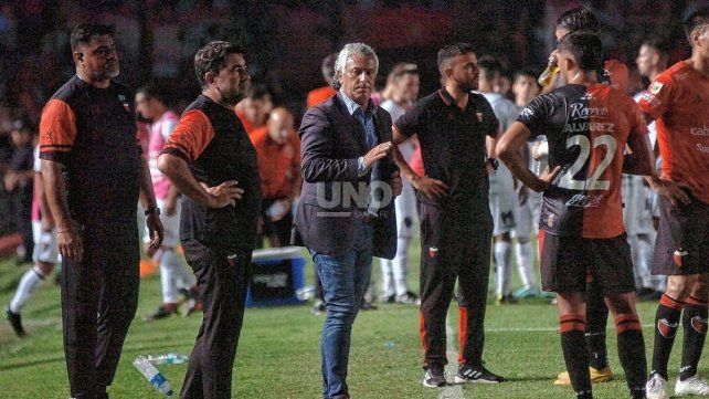 Se conoció la sanción que sufrió el DT de Colón Néstor Gorosito y sus colaboradores por ser expulsados en el partido ante Independiente.