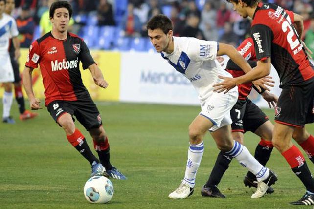 Vélez derrotó a Newells en Mendoza y es el supercampeón 2013