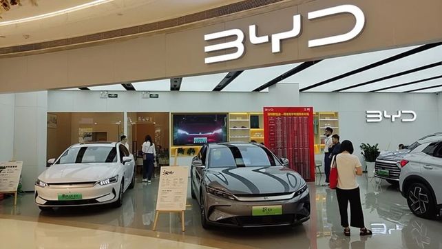 Una automotriz china ofrece trabajo en Argentina: el sueldo de un administrativo es de $5 millones